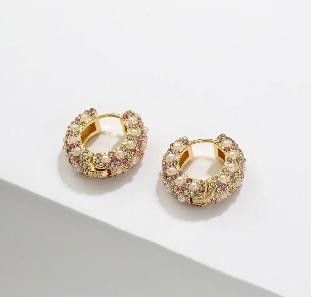 Pearl-fect Huggie Hoops