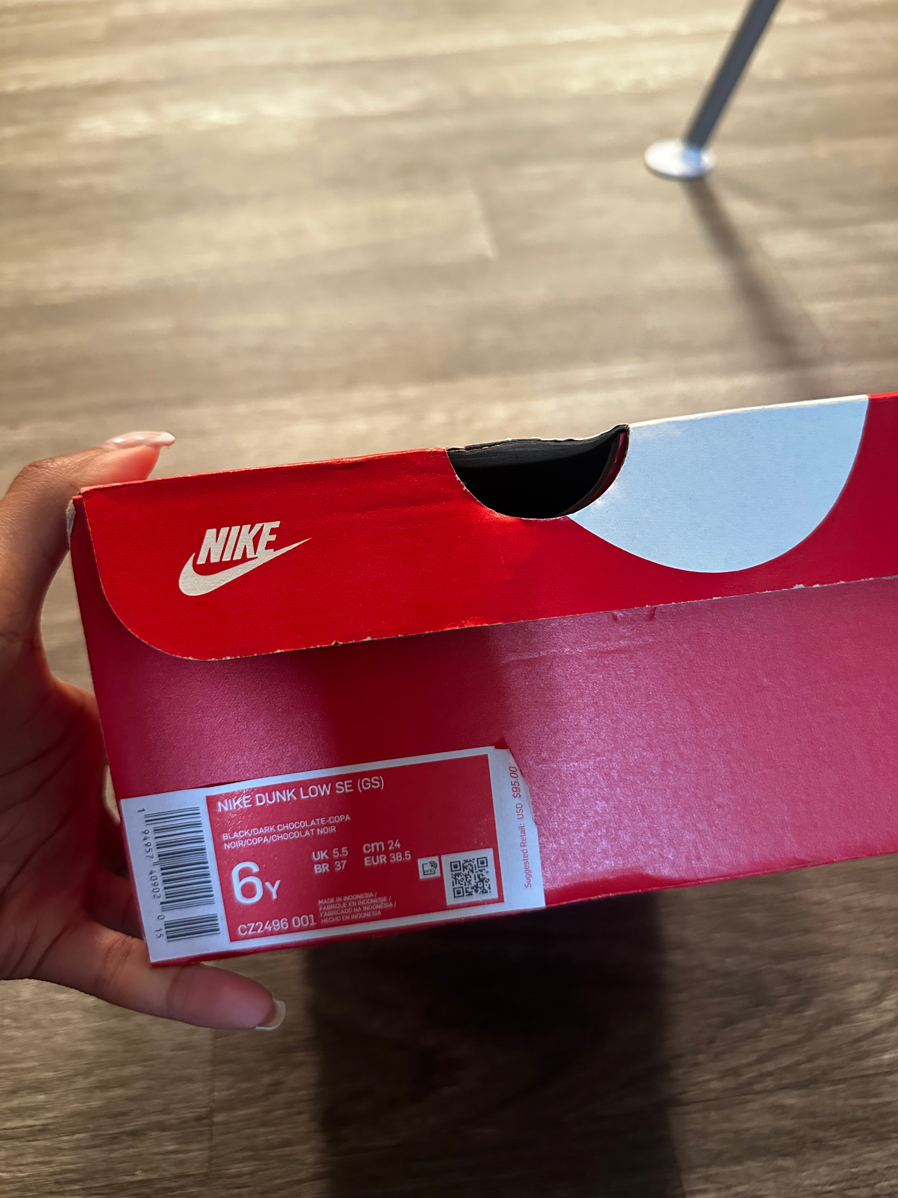 Dunks- Women’s 7.5/Kids 6